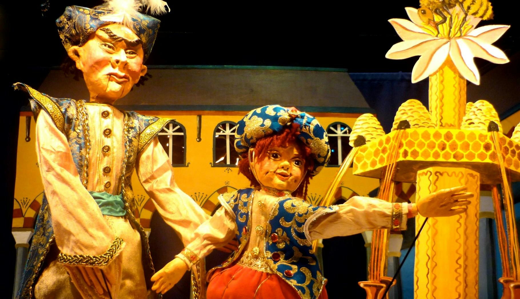 De heks en de sinaasappelprins (4+)- in het Nederlands Marionettentheater
