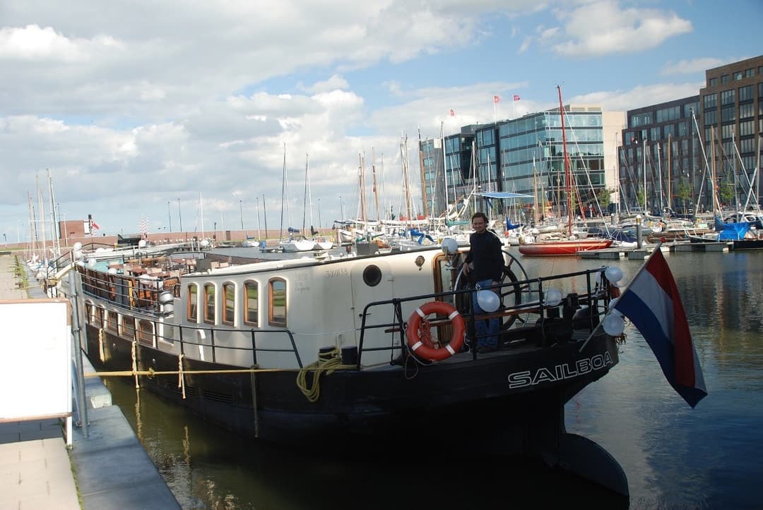 amsterdam tourist ferry