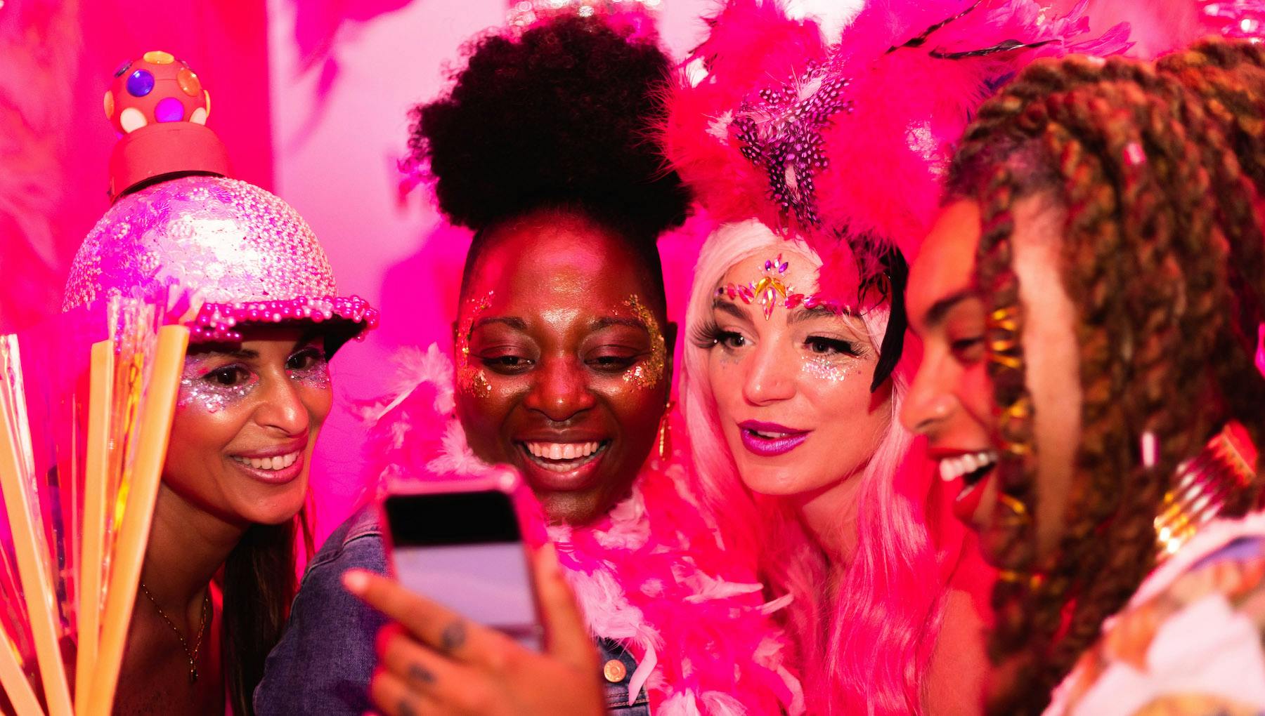 INK Hotel Amsterdam kleurt pink tijdens pride week