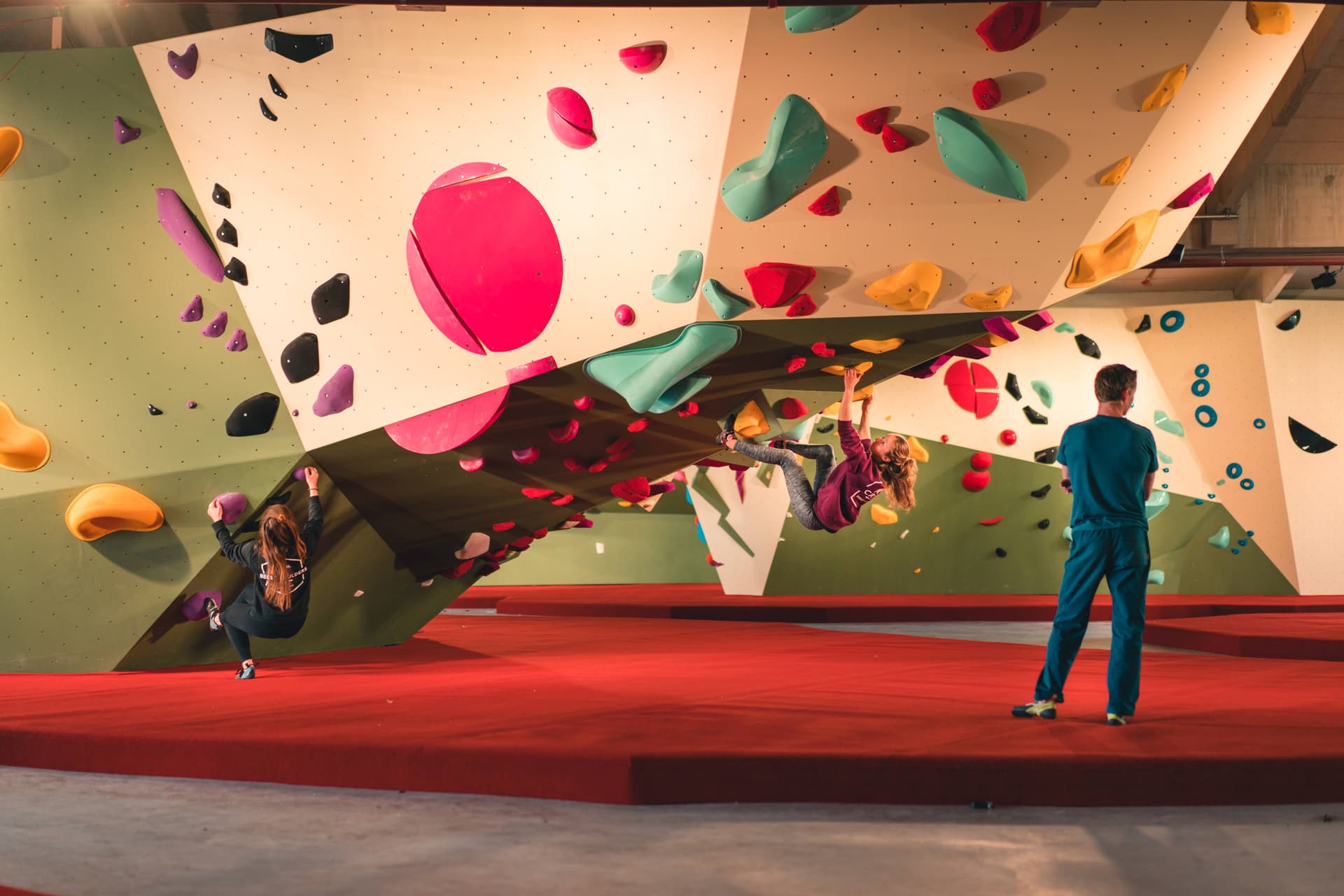 Black Light Climbing Party at Beest Boulders Amsterdam