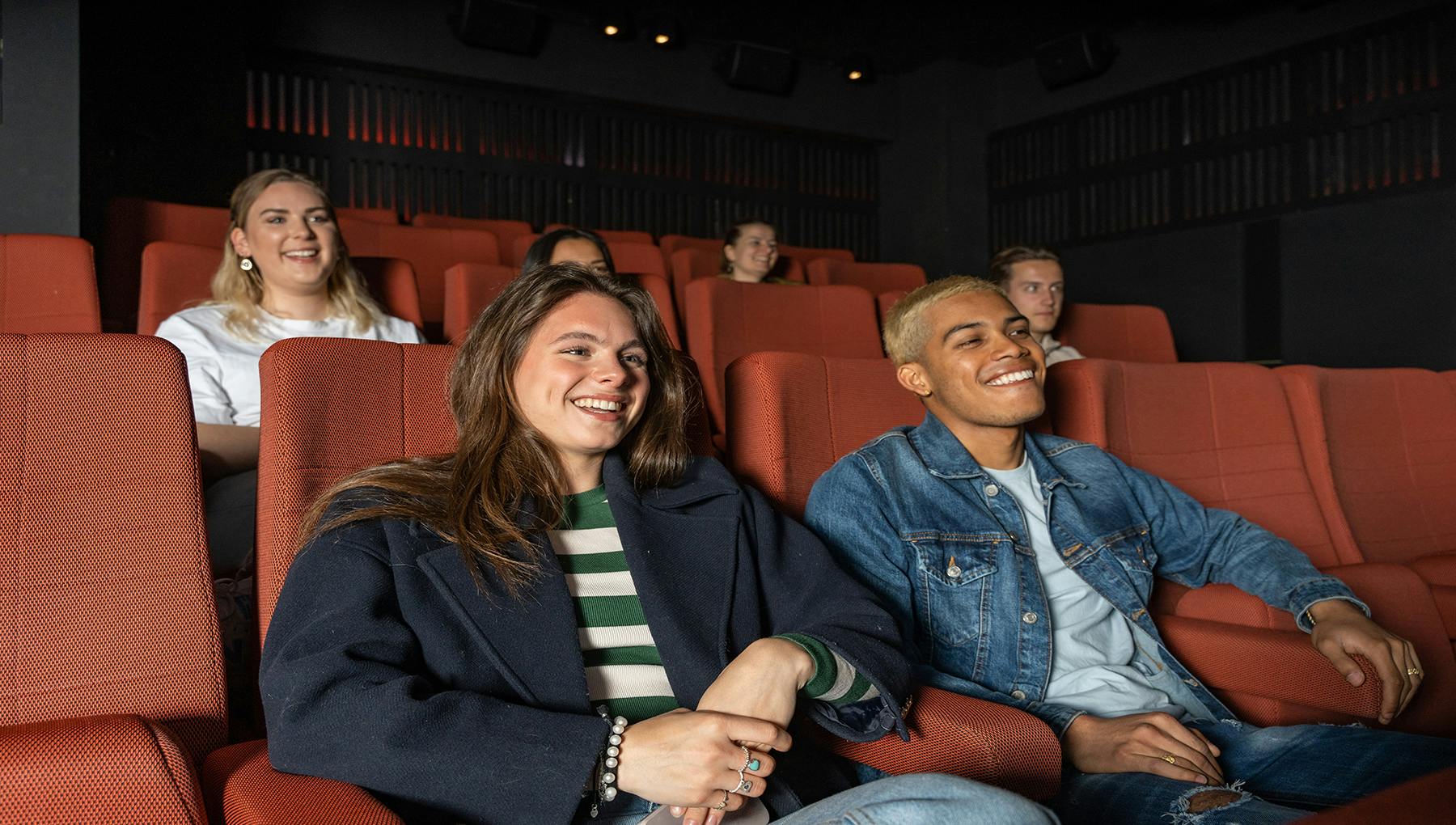 Michel en de handen op zijn huid - Schouwburg Amstelveen