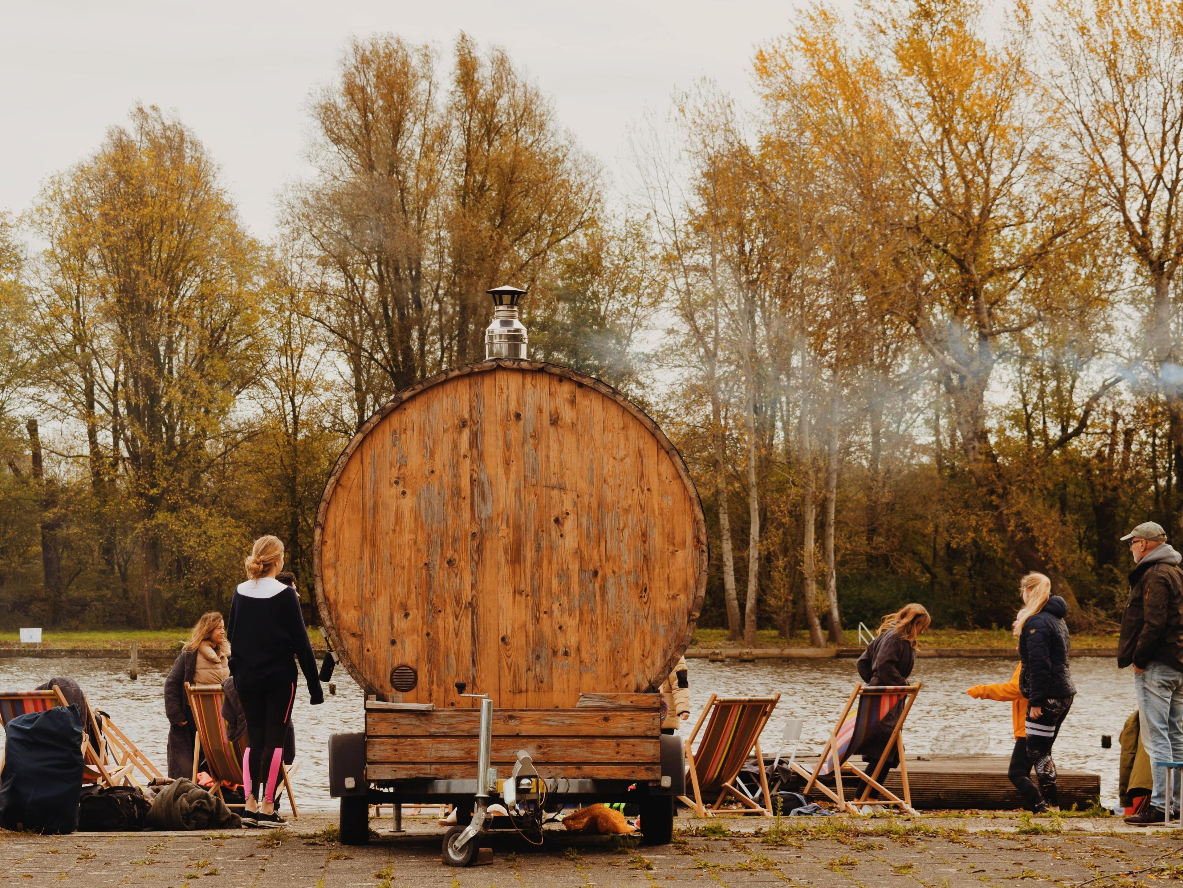 Drijvende sauna van Warm Hearts in de Sloterplas