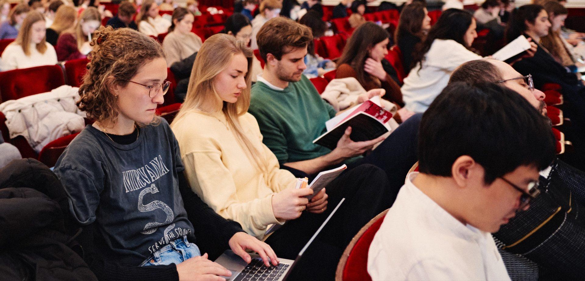 Entrée Study Sessions: studeren en werken met livemuziek (t/m 35 jaar)