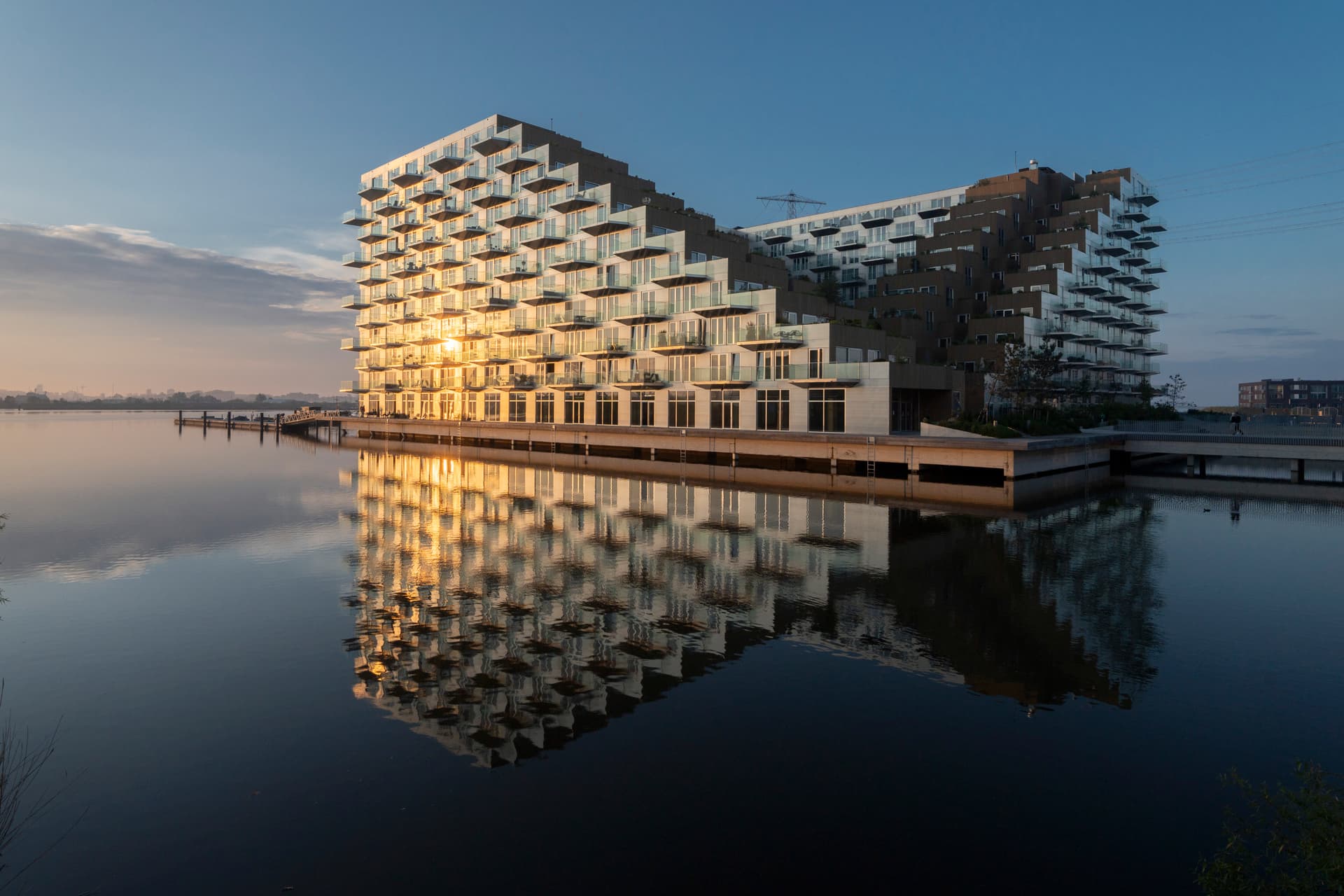 Op fietstour langs de bijzondere architectuur van IJburg (12+) (aanmelden)