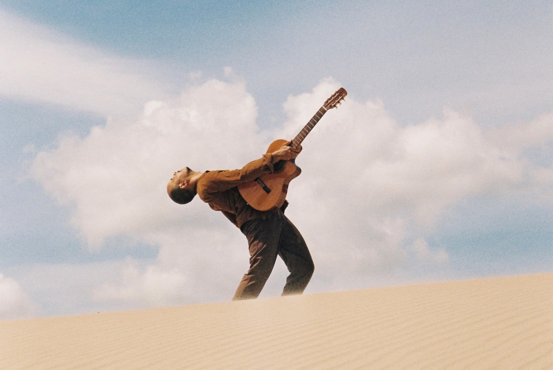 Fernando Oliveira (Singer-Songwriter / Brazilian)