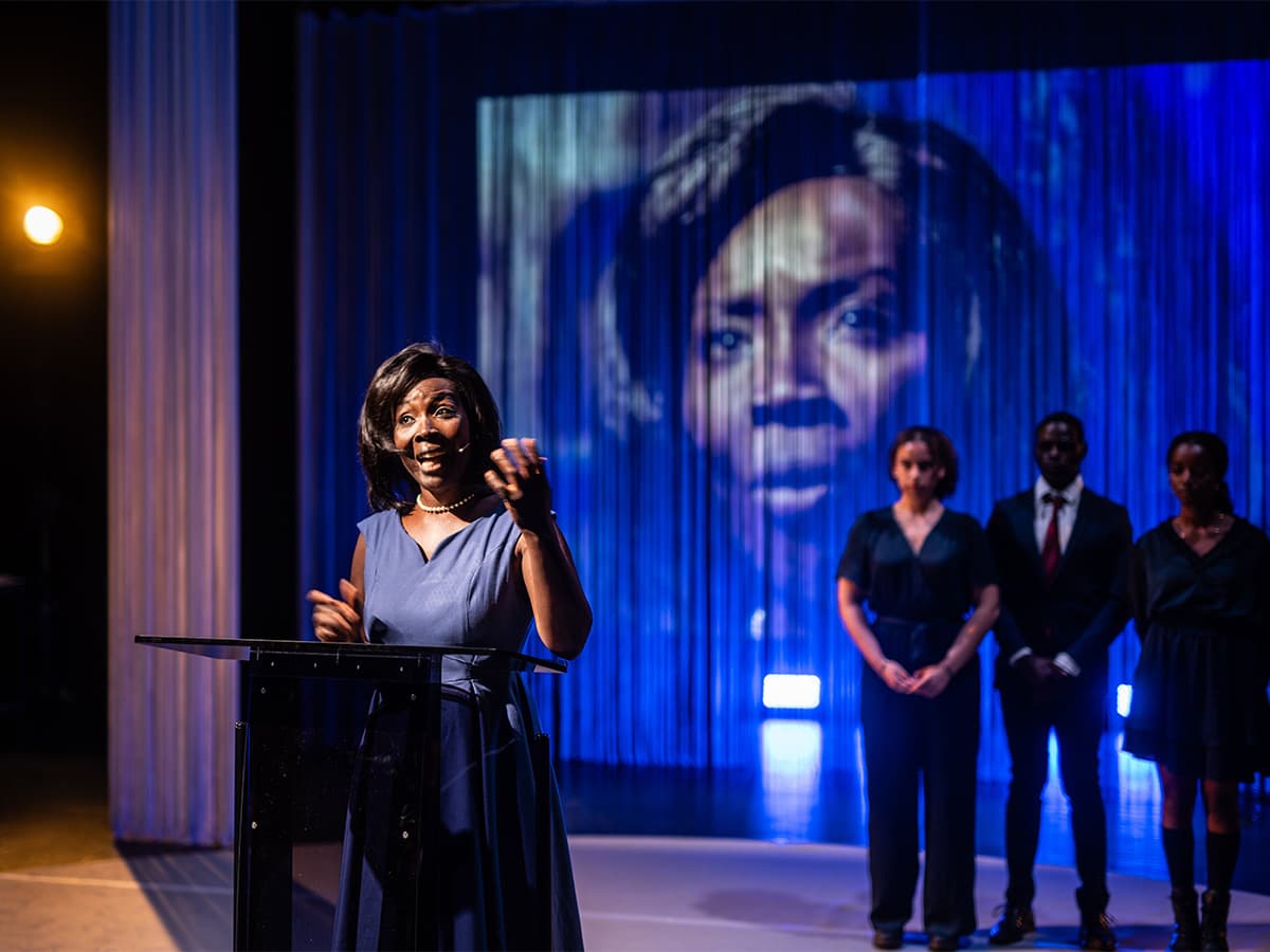 Duizend aanslagen op de Obama's in Meervaart Theater