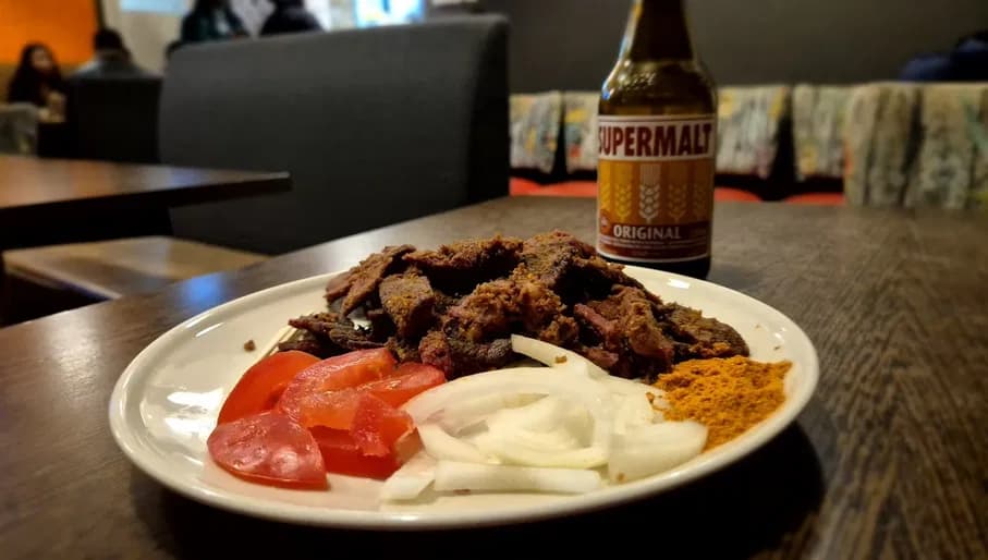 Dish and beer at Obelade Suya Nigerian restaurant in Zuidoost