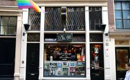 Café 't Mandje, bar at Zeedijk, exterior LGBTQ-flag