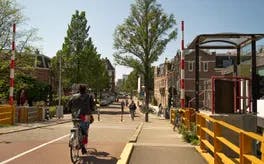 Cyclists crossing bridge on Schinkelhavenstraat