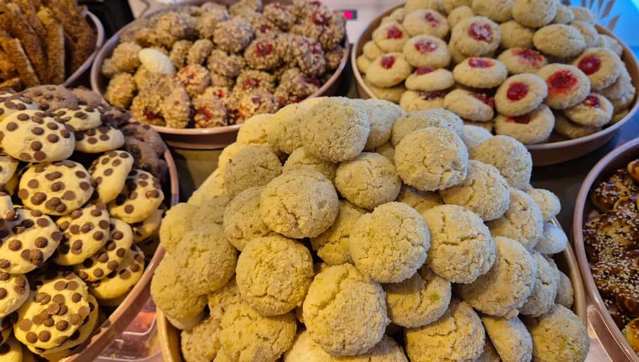 Baklava and sweet pastries on display at Şerifoğlu