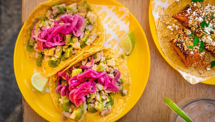 Tacos served at Mexican bar and restaurant Masmais on the Hoofdweg.