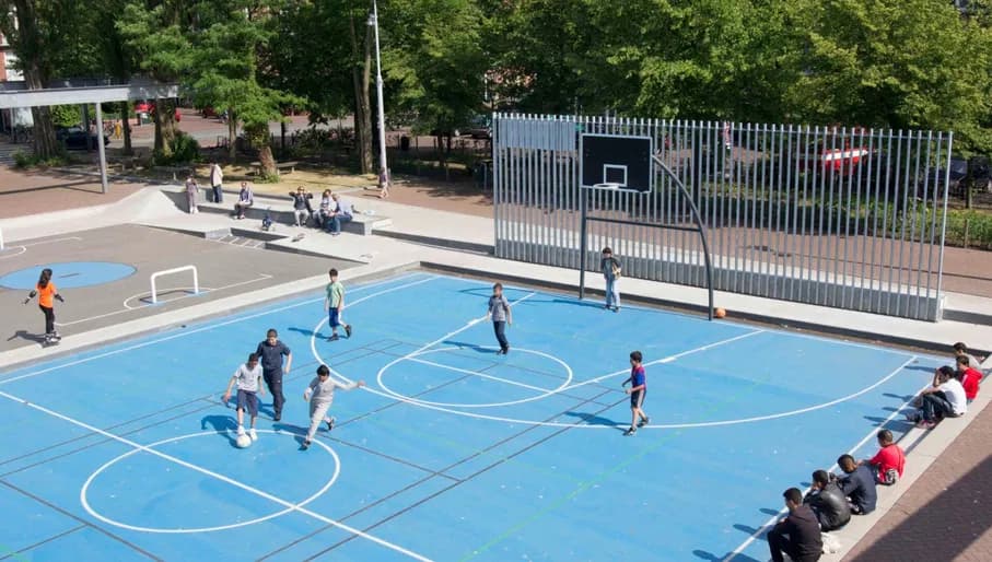 Speeltuin van Beuningenplein kids playing