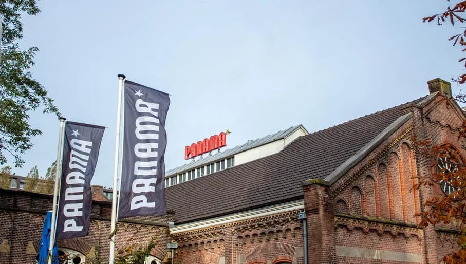 Oostelijk Havengebied, Club Panama exterior with flags waving