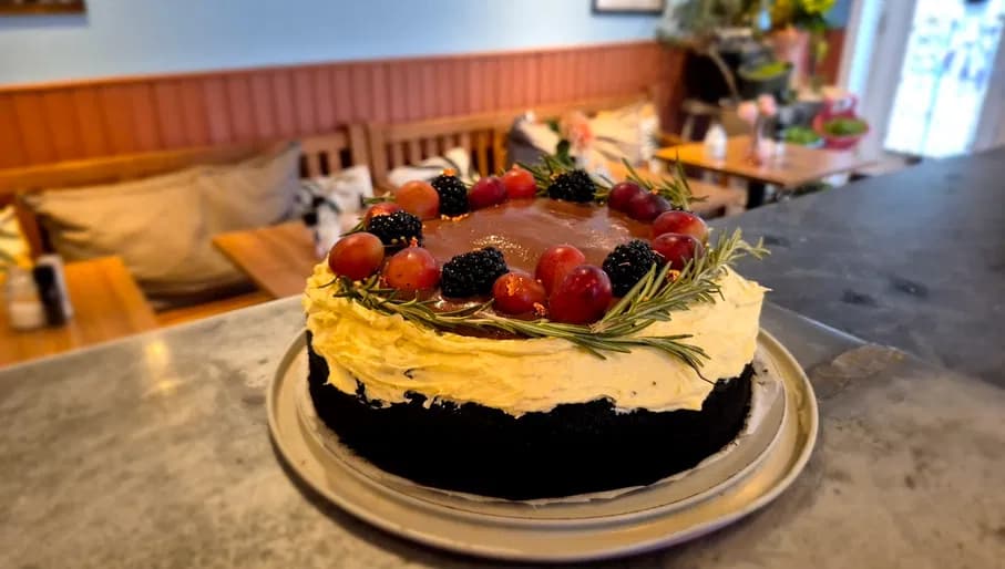 Forest fruit gateaux at Iets Aparts vegan bakery