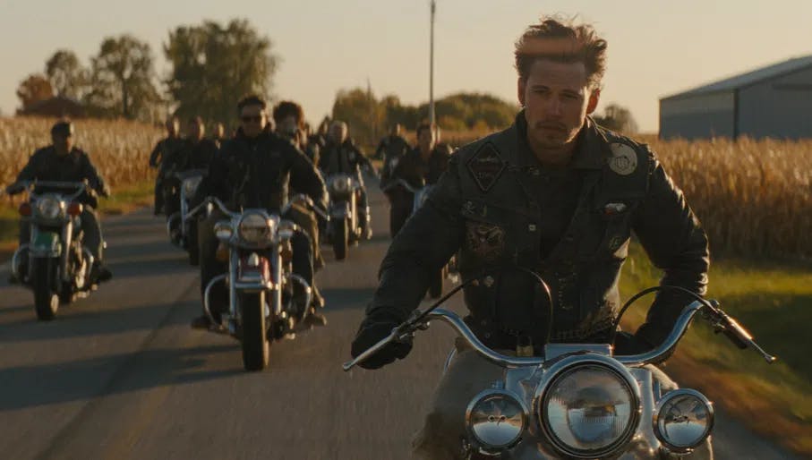 Austin Butler as Benny in director Jeff Nichols' THE BIKERIDERS. Credit: Courtesy of Focus Features. © 2023 Focus Features. All Rights Reserved.