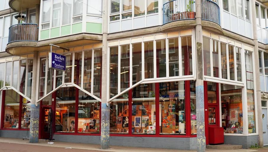 Pantheon bookstore in Sint Antoniebreestraat