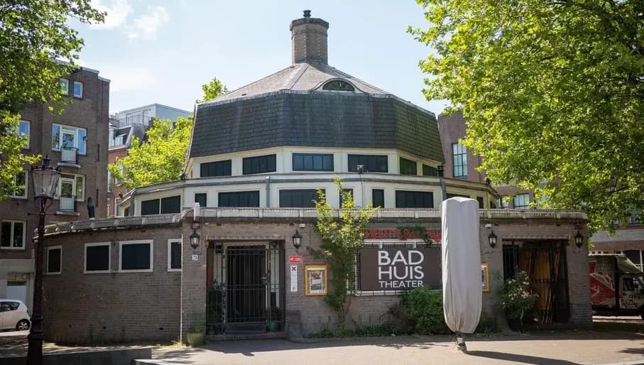 Mike's Badhuistheater