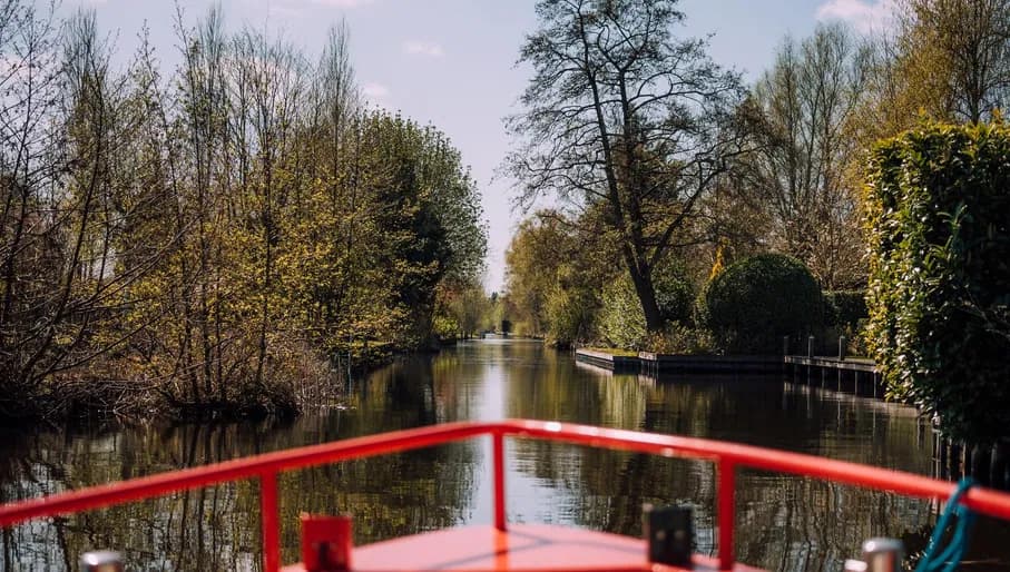 Boating on the Westeinderplassen lake area in Aalsmeer with Westeinder Rondvaart