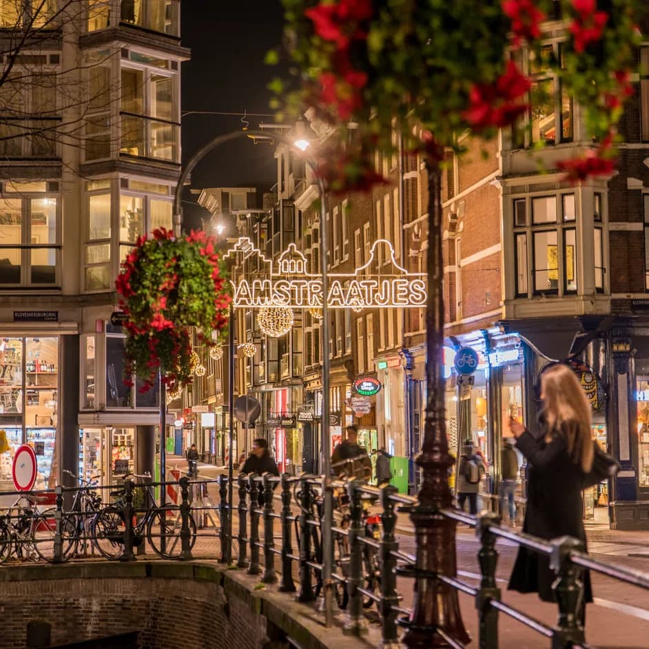 Christmas light decorations at the Damstraatjes