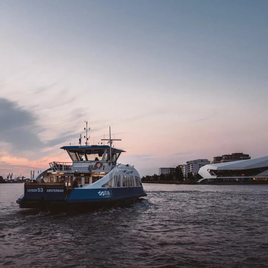 A ferry on its way to Buiksloterweg and EYE Promenade with the Eye Filmmuseum in Noord.