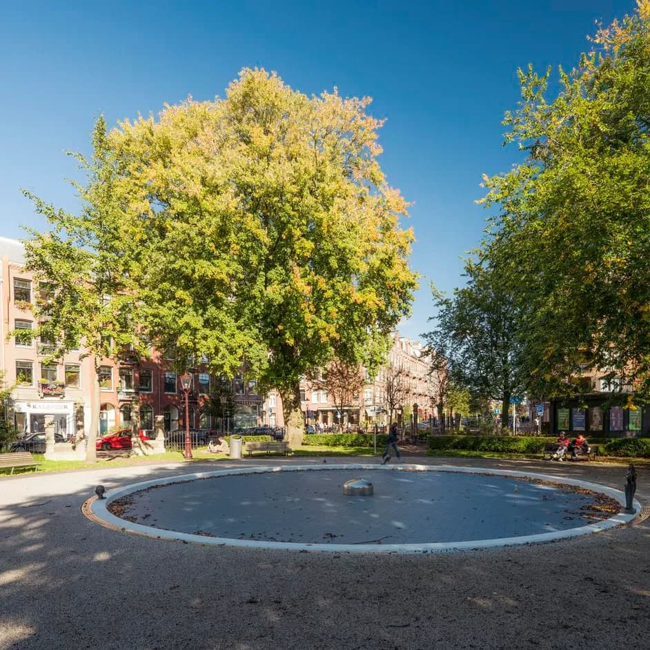 A sunny Bellamyplein in early autumn