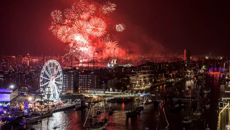 Fireworks and evening show during SAIL