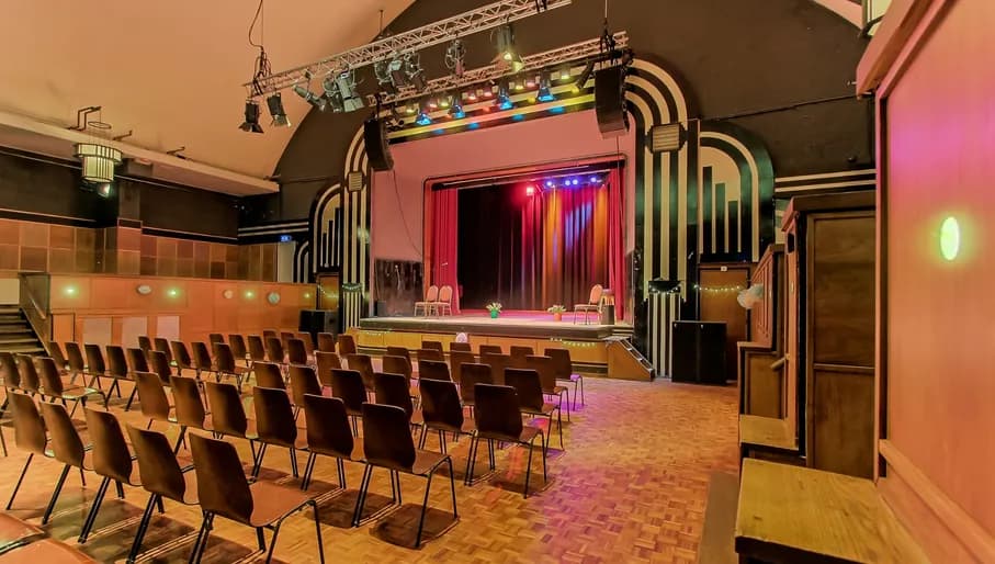 't Zonnehuis performance stage set up