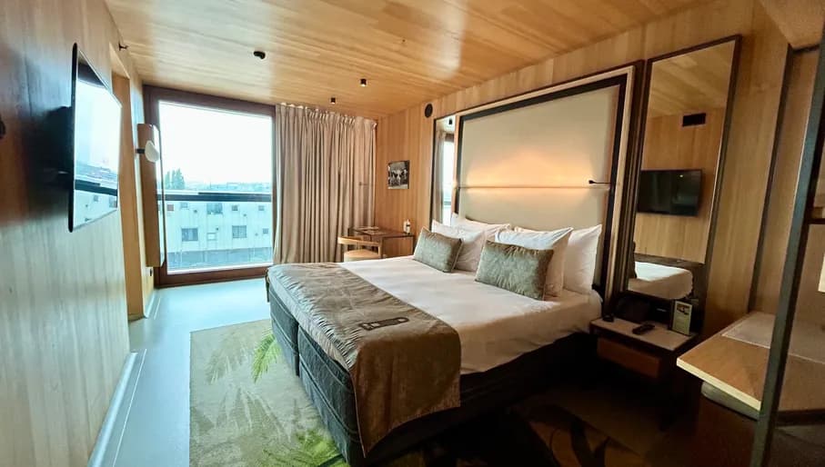 Wheelchair accessible hotel room