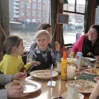 Pannenkoekenboot family with food & drinks