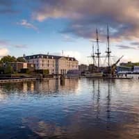 A canal view of Het Scheepvaartmuseum National Maritime Museum and VOC ship
