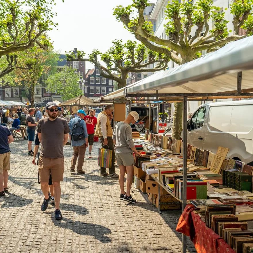 People strolling at the Spui Boekenmarkt
