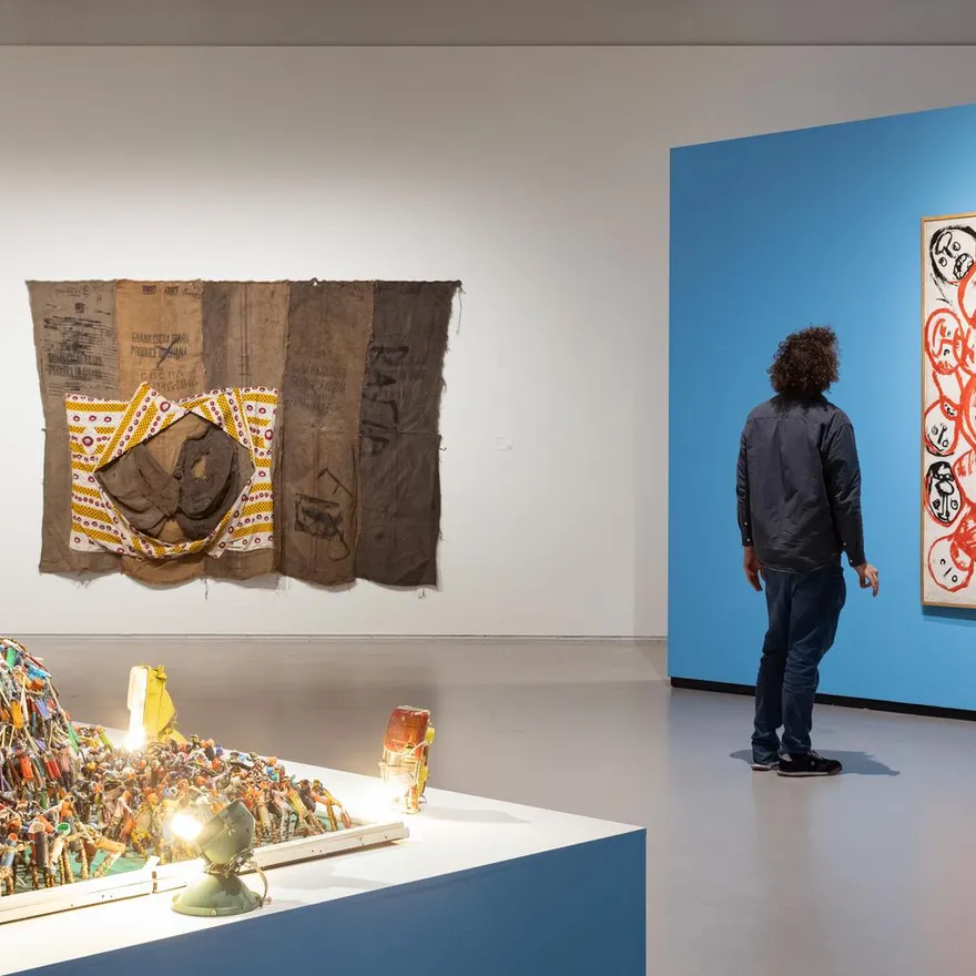 Installation view of Kosmogonie: Zinsou – een Afrikaanse kunstcollectie Cosmogony: Zinsou -- an African art colleciton contemporary art exhibition in October 2022