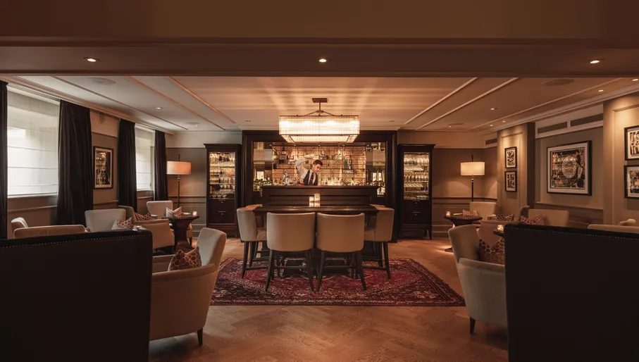 Vault Bar, Waldorf Astoria interior