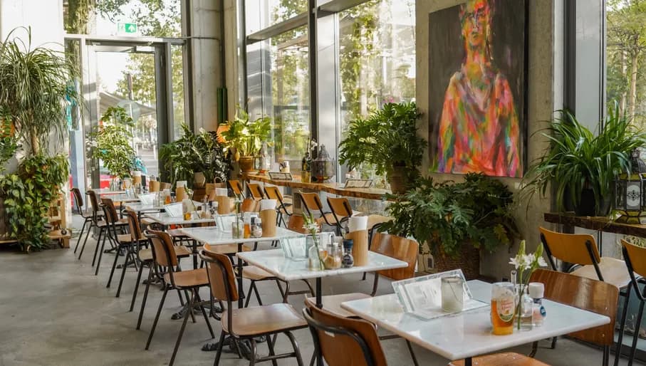 Benjis café interior