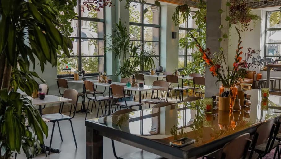 Benjis café interior