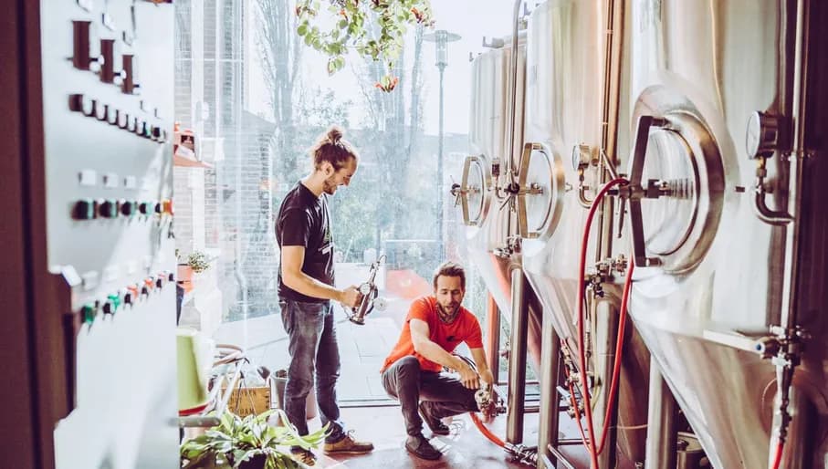 Poesiat & Kater brewers at the brewery