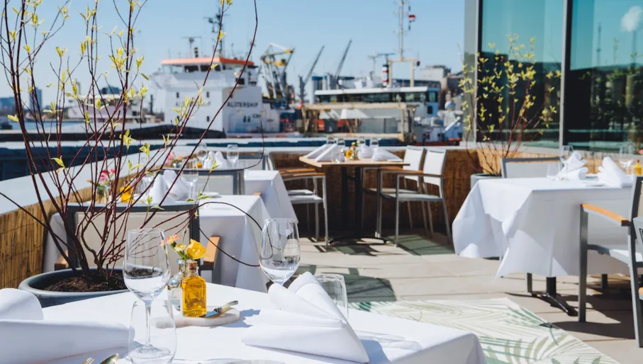 Lars restaurant terrace