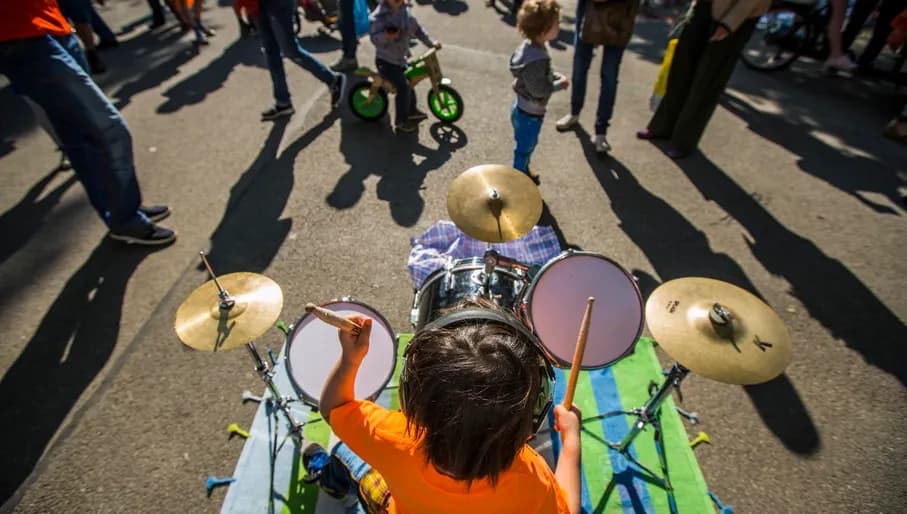 First King's Day. Hundreds of thousands celebrate the festival in the capital of the Netherlands.